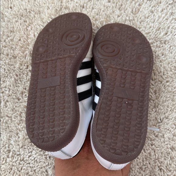 Youth Adidas Samba White and Black shoes - Picture 4 of 5